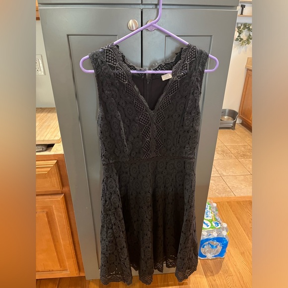 LOFT Dresses & Skirts - Loft cute crochet Lacey pattern v neck dress